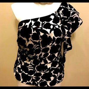 Really good conditions like new only wore for my daughters graduation